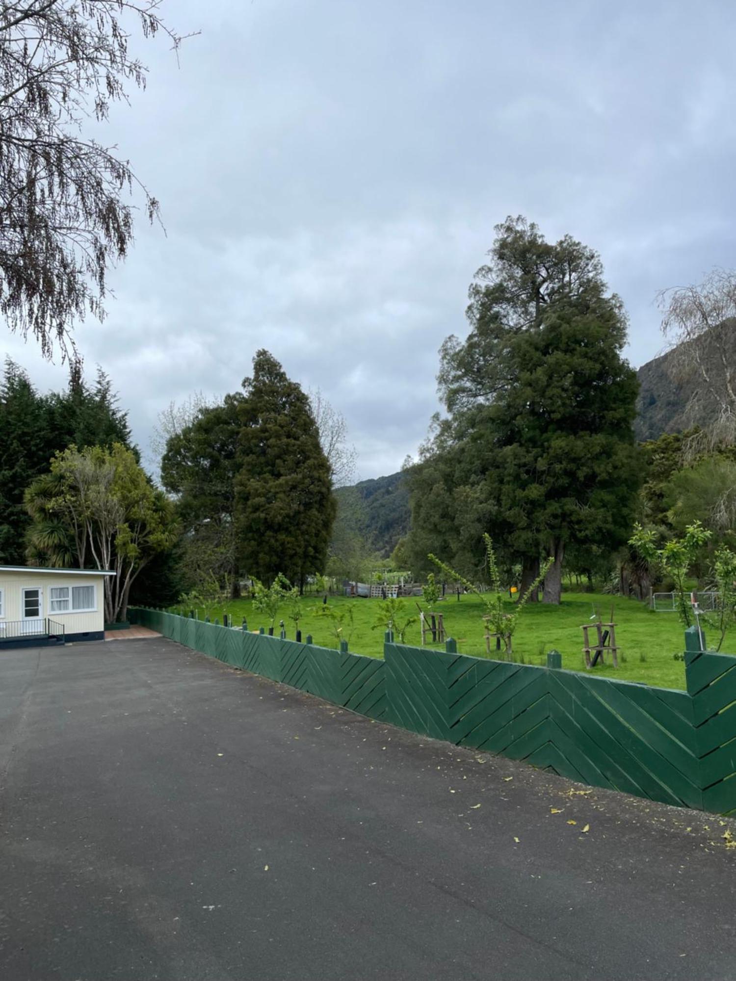 Mataki Motel Murchison Exterior photo